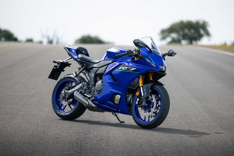 Yamaha R7 statique