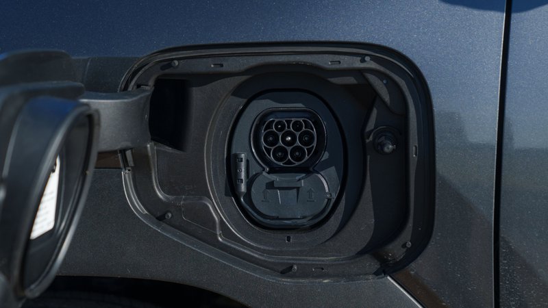 Prise de recharge du Suzuki e-Vitara, port de charge du SUV électrique.