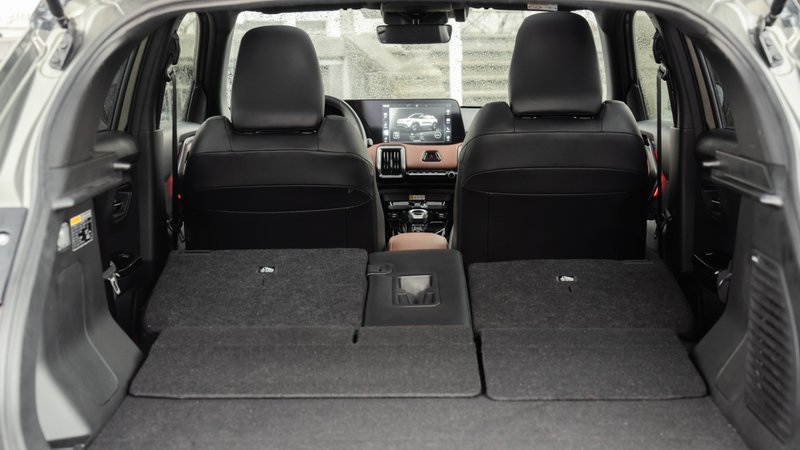 Coffre ouvert de la e Vitara, banquettes rabattues