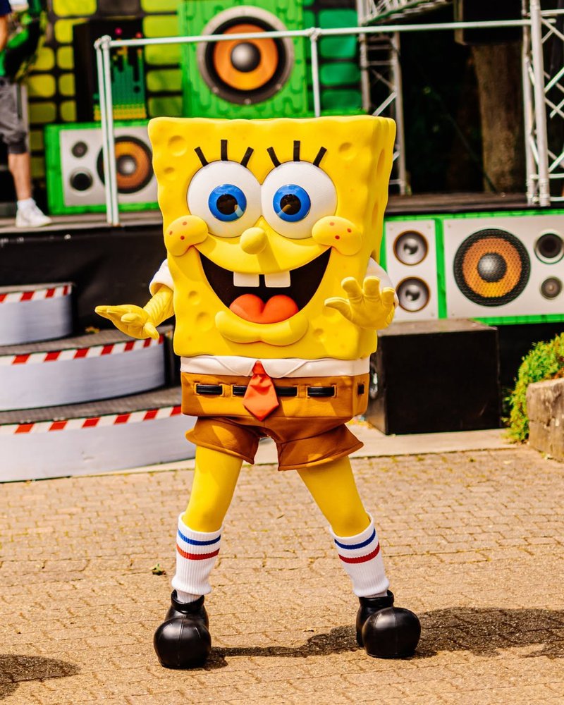 Bob l'éponge dans l'un des parcs d'attractions de Belgique.