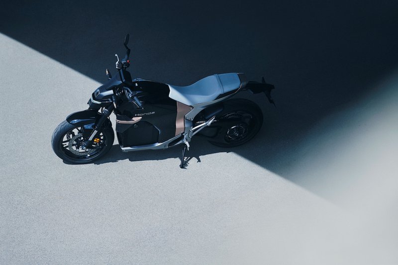 Honda WN7 statique vue en plongée