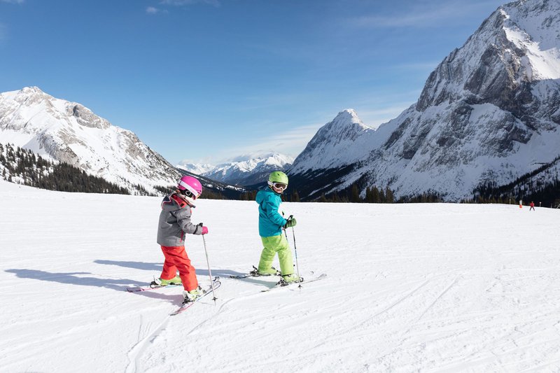 Tiroler Zugspitzarena, Leermoos, Ehrwald, Kinder beim Skifahren