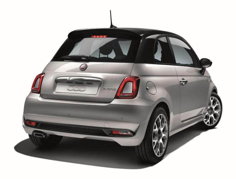 Fiat 500 vue de l'arrière sur fond blanc.