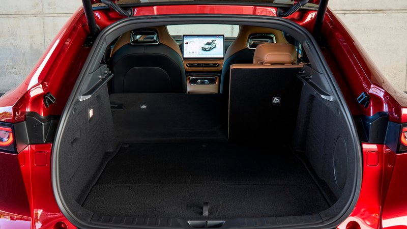 Coffre de la Mazda 6e vu de l'intérieur