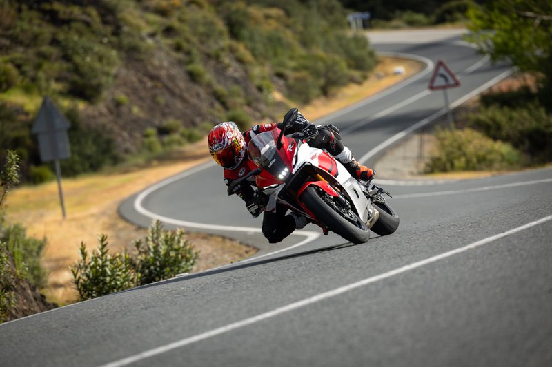 Yamaha R7 virages