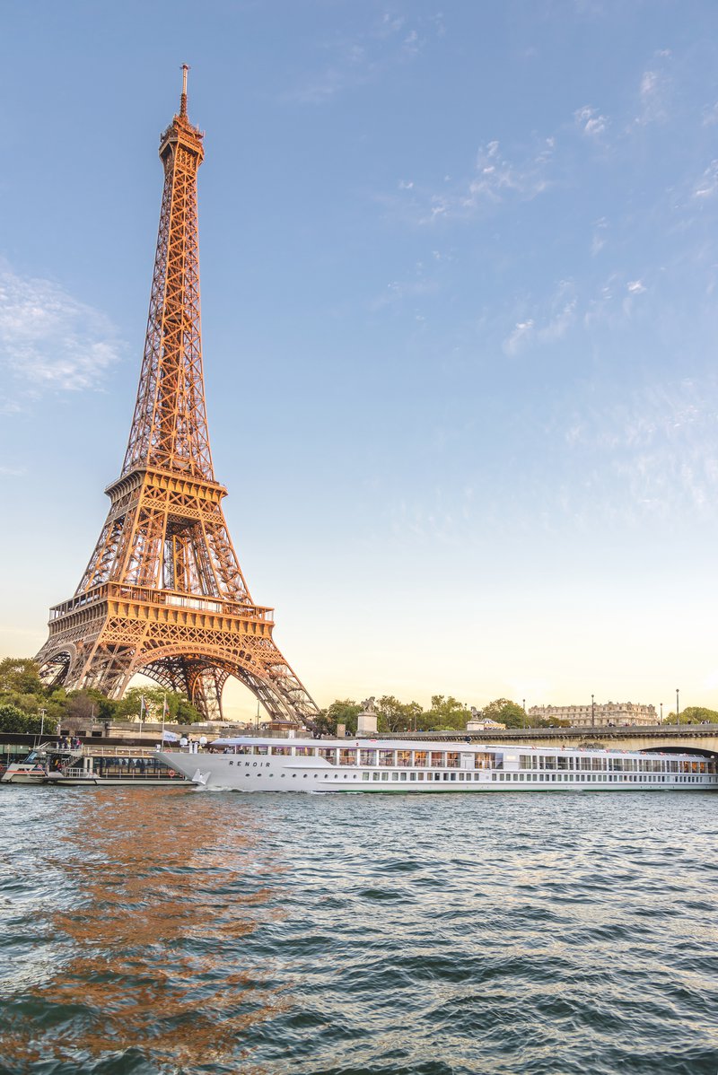 Schip op de Seine aan de voet van de Eiffeltoren in Parijs - CroisiEurope