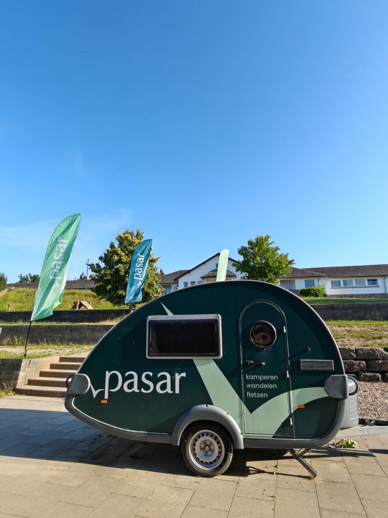 kleine caravan van de organisatie Pasar op de Pasar Zomer Hike