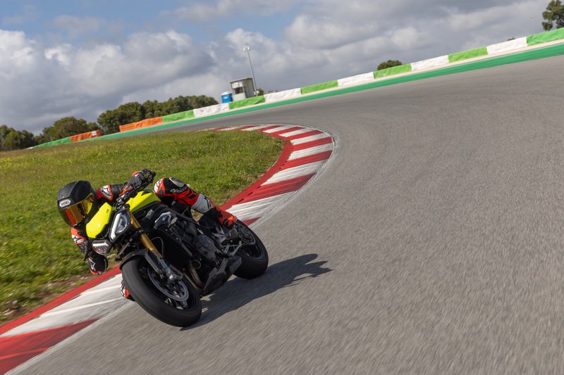 Triumph-Speed-Triple-1200-RX-2025