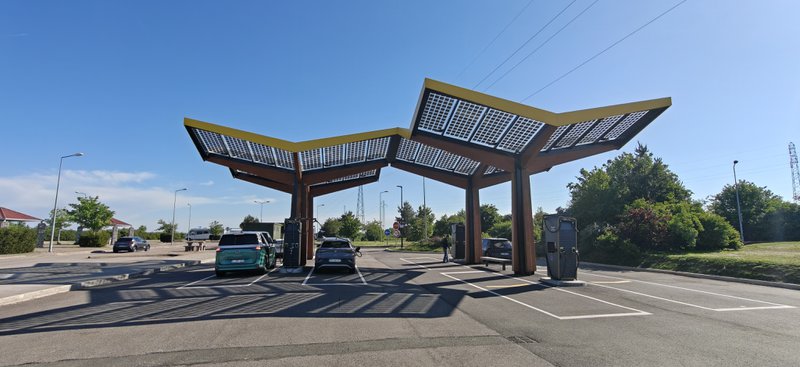 Solar tree Fastned