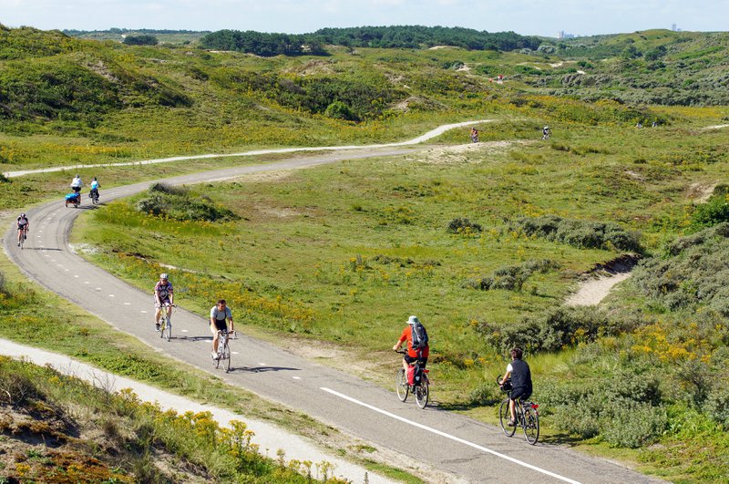 Cyclistes dans les dunes de Katwijk, près de Leyde.