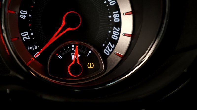 lampje op dashboard dat waarschuwt voor ontoereikende bandenspanning