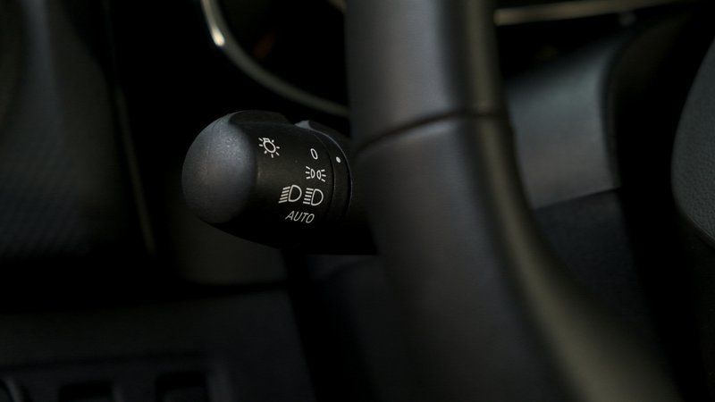 bouton pour allumer les phares et les autres feux de ta voiture.